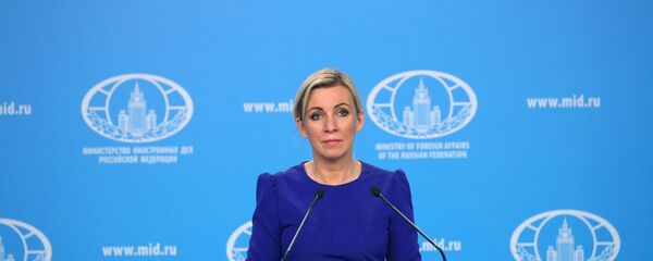 Официальный представитель Министерства иностранных дел России Мария Захарова во время брифинга в Москве - Sputnik Азербайджан
