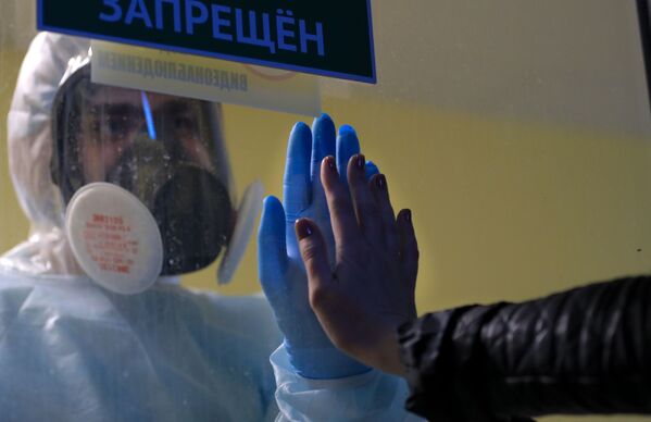 Пациент с COVİD-19  в стационаре для больных с коронавирусной инфекцией - Sputnik Азербайджан