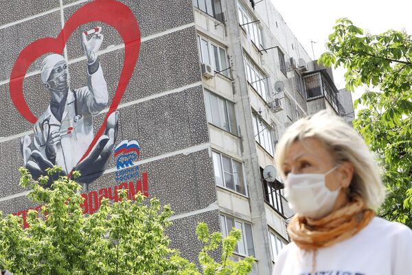 Граффити Спасибо врачам в Краснодаре  - Sputnik Азербайджан
