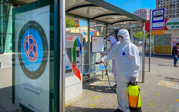 Дезинфекция автобусных остановок в Баку - Sputnik Азербайджан