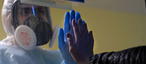 Медицинский работник в стационаре для больных COVID-19 в Тверской областной клинической больнице Медицинский работник в стационаре для больных COVID-19 в Тверской областной клинической больнице - Sputnik Азербайджан