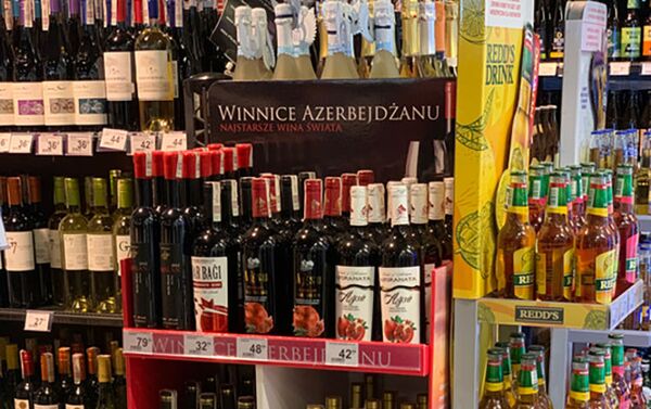 Азербайджанские товары на стендах в супермаркетах в Польше - Sputnik Азербайджан