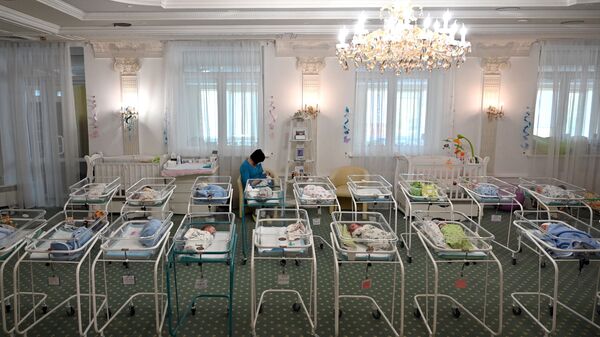 Новорожденные дети, фото из архива - Sputnik Azərbaycan