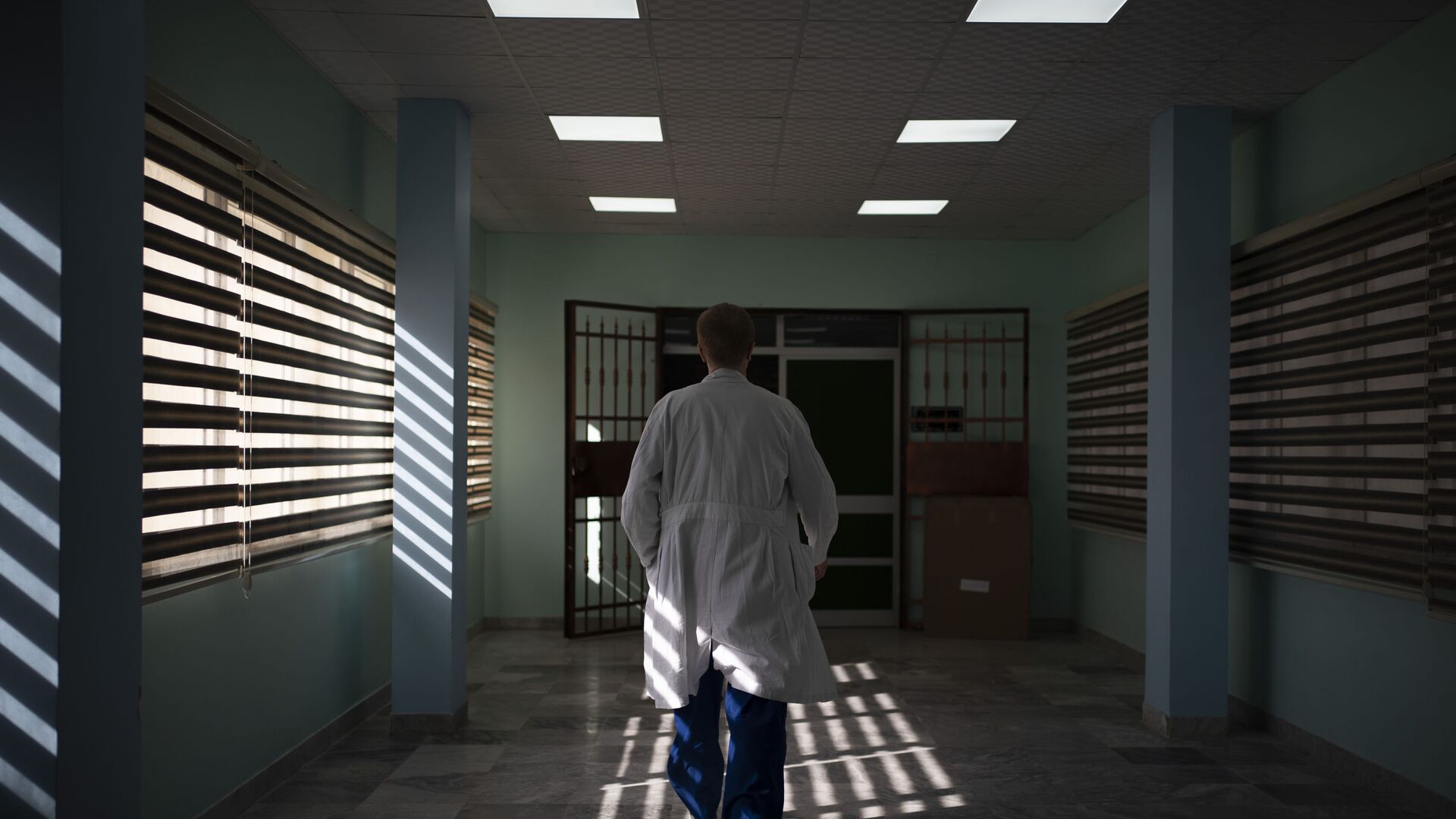 18 к врачей будут. Центральная больница в Триполи. Поликлиника ь фото Sputnik.
