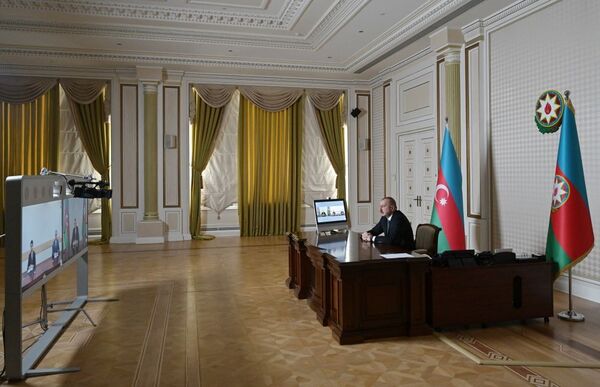Президент Алиев: коррупция, взяточничество, хищения должны быть искоренены Президент Алиев: коррупция, взяточничество, хищения должны быть искоренены - Sputnik Азербайджан