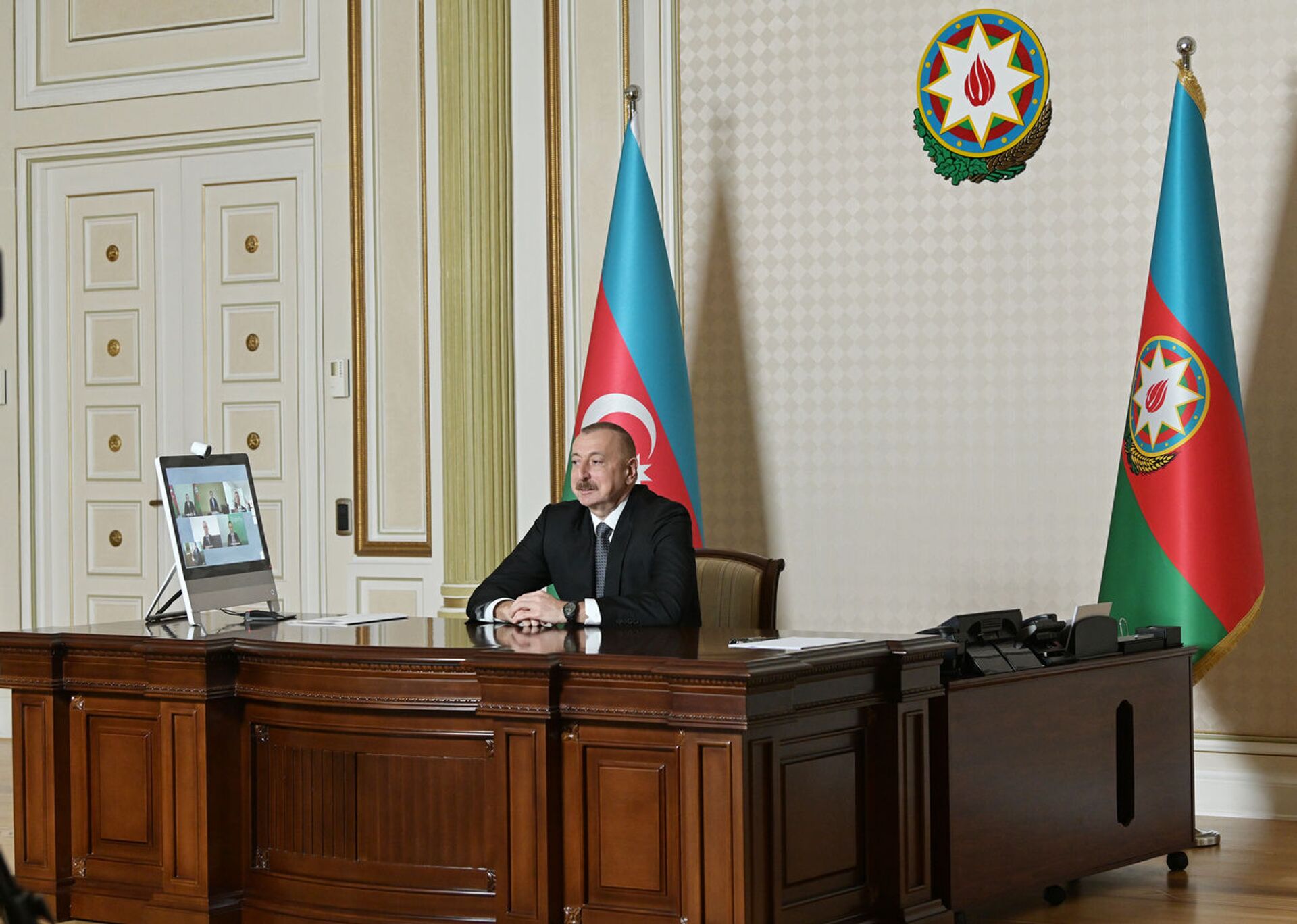 Президент Ильхам Алиев провел беседу с руководством компании Signify - Sputnik Азербайджан, 1920, 26.02.2021