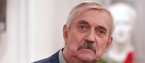 Народный артист России Евгений Киндинов на творческом вечере Даля Орлова в Центральном доме журналиста. - Sputnik Азербайджан