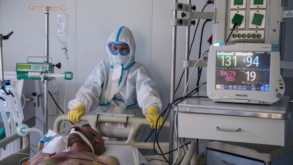 Медицинские работники в госпитале COVID-19 в ГКБ No1 имени Н.И. Пирогова в Москве - Sputnik Азербайджан