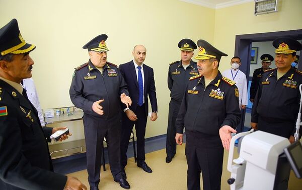 Министр обороны Закир Гасанов на открытии нового корпуса Главного клинического госпиталя - Sputnik Азербайджан