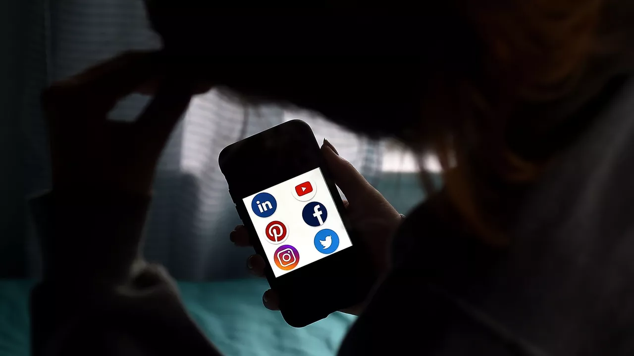 Yalançı mollalar, pedofil keşişlər, viruslu Facebook və etirafçı baş nazir