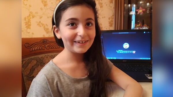Uşaqlar virtual və real məktəb arasında seçim edirlər – SORĞU  - Sputnik Azərbaycan