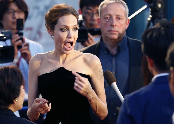 Американская актриса Анджелина Джоли во время премьера фильма Малефисента в Японии  - Sputnik Azərbaycan