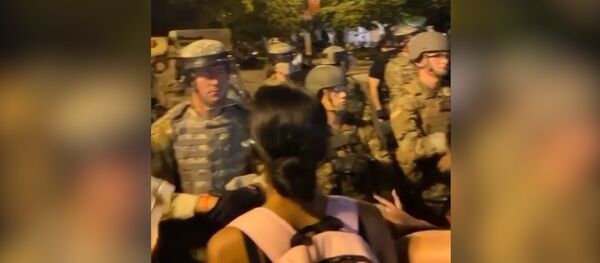 В Нью-Йорке полиция арестовала десятки человек во время акции протеста В Нью-Йорке полиция арестовала десятки человек во время акции протеста - Sputnik Азербайджан