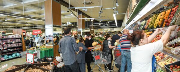 Работа супермаркета в Баку за день до ужесточения карантина Работа супермаркета в Баку за день до ужесточения карантина - Sputnik Азербайджан