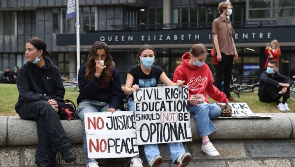 Акция в Лондоне в поддержку протестующих США - Sputnik Азербайджан