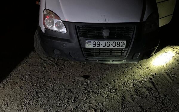 Покинутый автомобиль Газель на азербайджано-иранской государственной границе - Sputnik Азербайджан