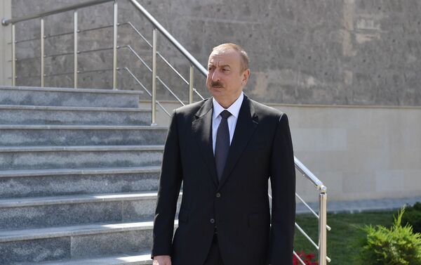 Ильхам Алиев принял участие в церемонии запуска после реконструкции Ахмедлинской подстанции - Sputnik Азербайджан