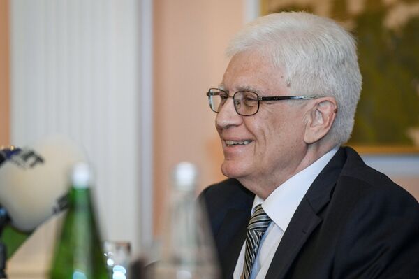 День России, пандемия, отношения с Баку - посол Бочарников провел пресс-конференцию - Sputnik Азербайджан