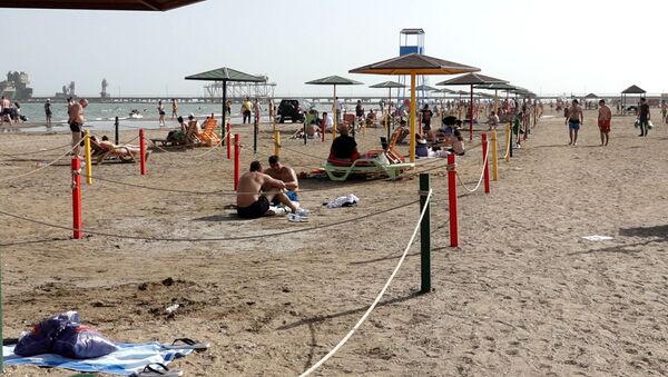 Недолго музыка играла: пляжи Абшерона не успели встретить отдыхающих - Sputnik Азербайджан