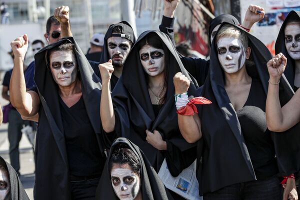 Участницы протеста в Бейруте, Ливан - Sputnik Азербайджан
