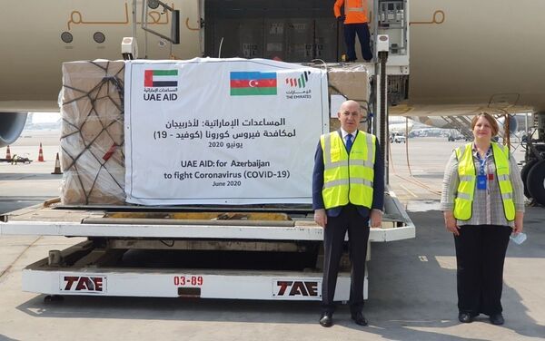 Гуманитарный груз, отправленный ОАЭ в Азербайджан - Sputnik Азербайджан