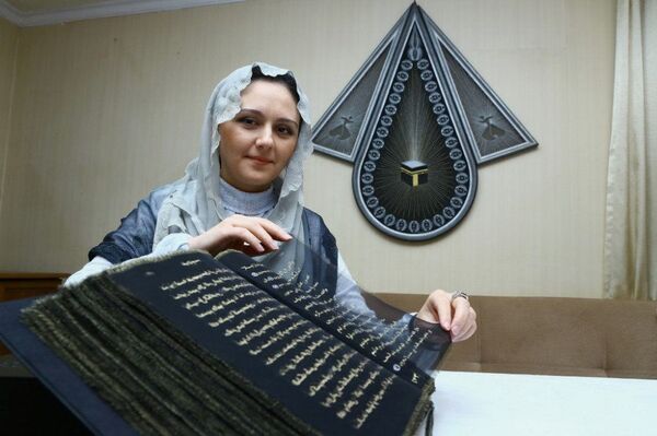 Первая в мире: художница с уникальным талантом живет в Азербайджане Первая в мире: художница с уникальным талантом живет в Азербайджане - Sputnik Азербайджан