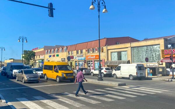 Светофор на пересечении улиц Али Исазаде и Фуада Айнулова - Sputnik Азербайджан