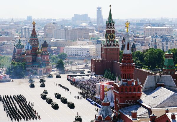 Военный парад в ознаменование 75-летия Победы на Красной площади - Sputnik Азербайджан