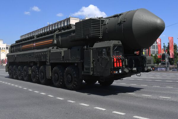 Автономная пусковая установка ПГРК Ярс на параде Победы в Москве - Sputnik Азербайджан