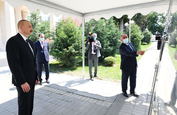 Президент Алиев с супругой открыли ряд важных предприятий в Гяндже Президент Алиев с супругой открыли ряд важных предприятий в Гяндже - Sputnik Азербайджан