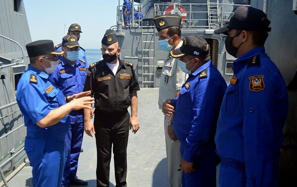 Экипаж сторожевого корабля провел тренировки с боевой стрельбой - Sputnik Азербайджан