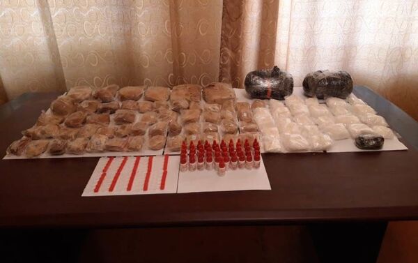 Изъятые пограничниками на территории села Аранлы Имишлинского района наркотические средства и психотропные вещества - Sputnik Азербайджан
