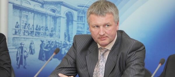 Генеральный директор Ассоциации Гильдии ювелиров России Эдуард Уткин Генеральный директор Ассоциации Гильдии ювелиров России Эдуард Уткин - Sputnik Азербайджан