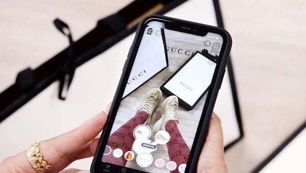 Gucci и Snapchat представили функцию виртуальной примерки обуви     - Sputnik Азербайджан