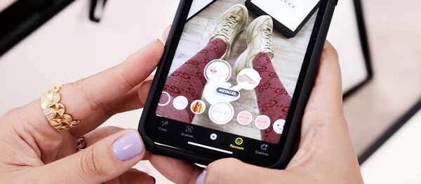 Gucci и Snapchat представили функцию виртуальной примерки обуви     - Sputnik Азербайджан