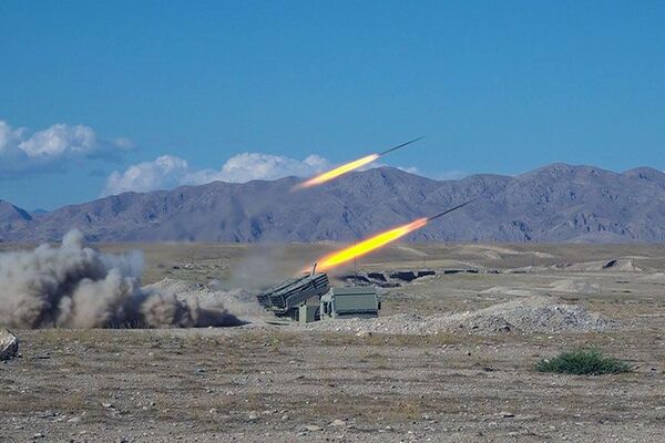  Учения реактивно ракетно-артиллерийских подразделений Отдельной общевойсковой армии - Sputnik Азербайджан