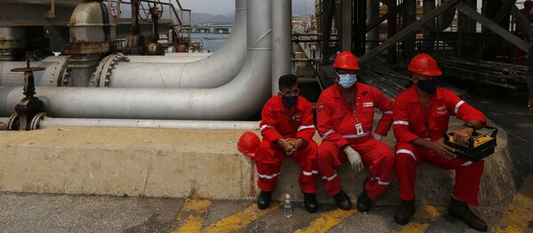 Нефтяники, фото из архива - Sputnik Азербайджан