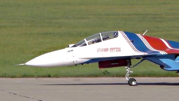 «Русские витязи» собрали в один строй три типа самолетов Су  - Sputnik Азербайджан