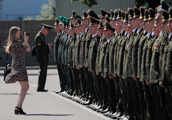 Получение дипломов в Военной академии Республики Беларусь - Sputnik Азербайджан