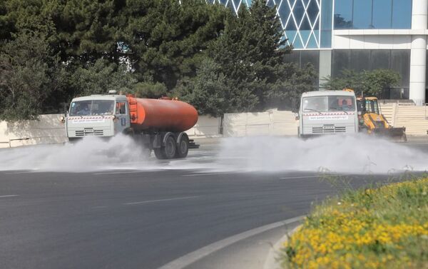 Дезинфекционные работы на улицах Баку - Sputnik Азербайджан
